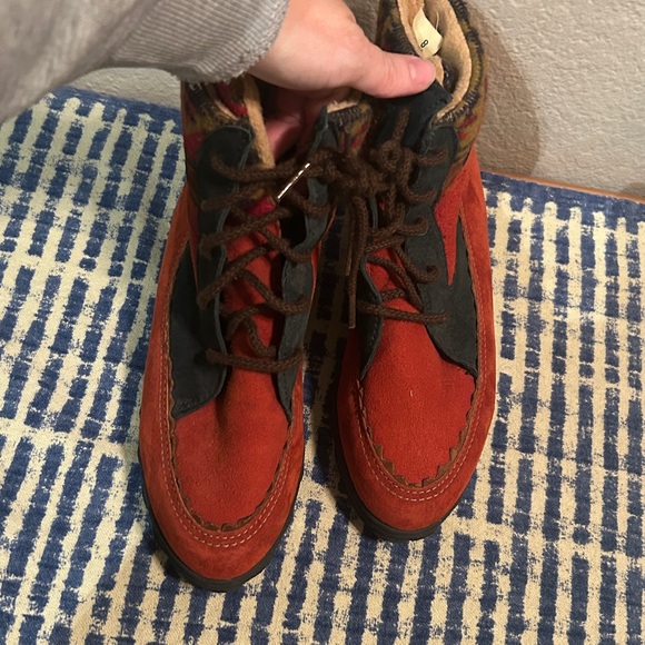 Vintage Cougar Canadian Suede Boots - Picture 5 of 7